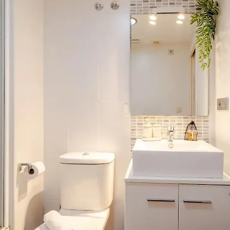 New Refurbished! 4 Minutes Walking To The *