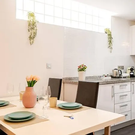 New Refurbished! 4 Minutes Walking To The Apartment Alicante